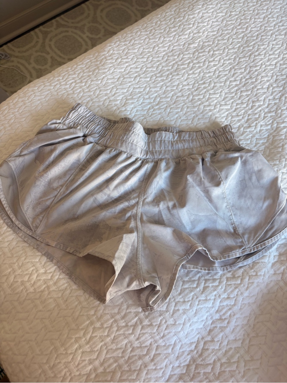 Lululemon Hotty Hot Low Rised Lined Shorts size 6 patterned